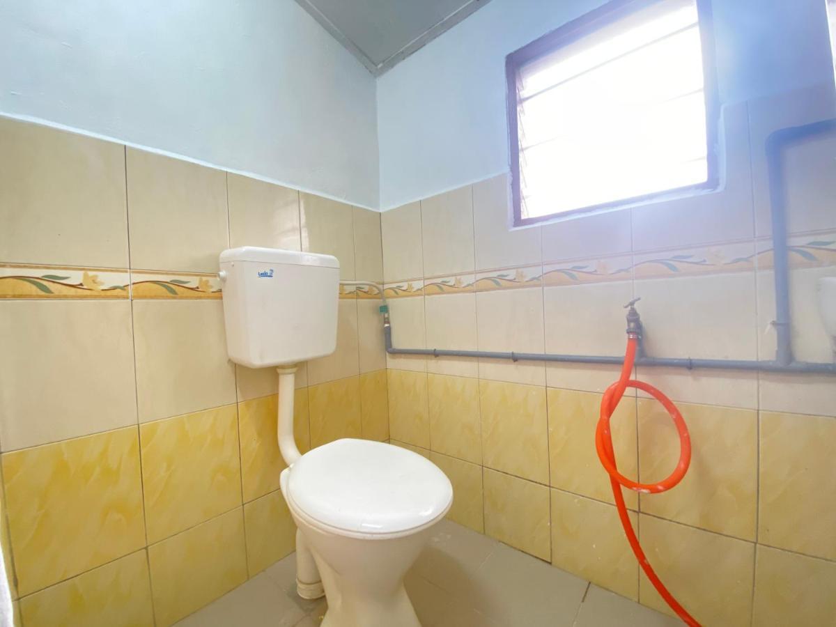 Aiza Homestay Opposite Abang Strawberry Taman Sedia Tanah Rata Exterior foto