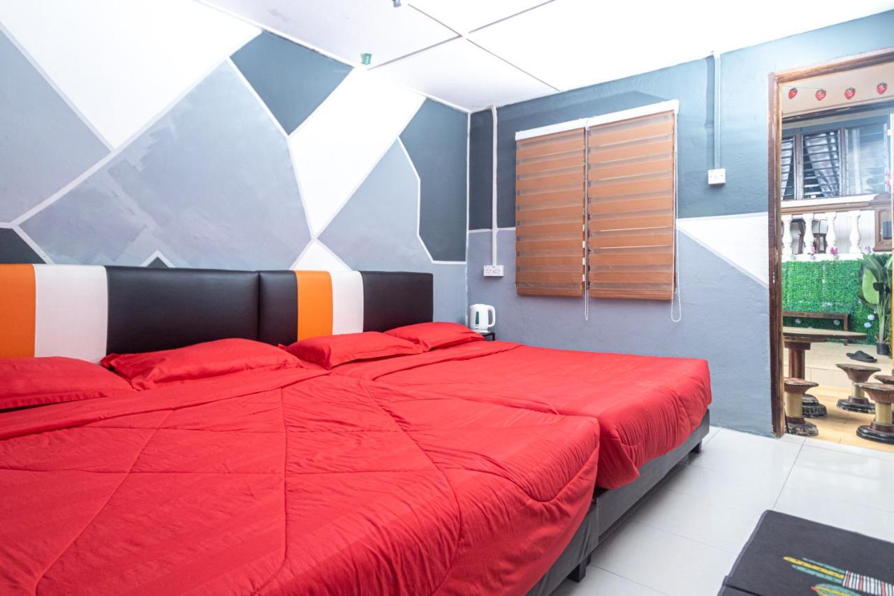 Aiza Homestay Opposite Abang Strawberry Taman Sedia Tanah Rata Exterior foto
