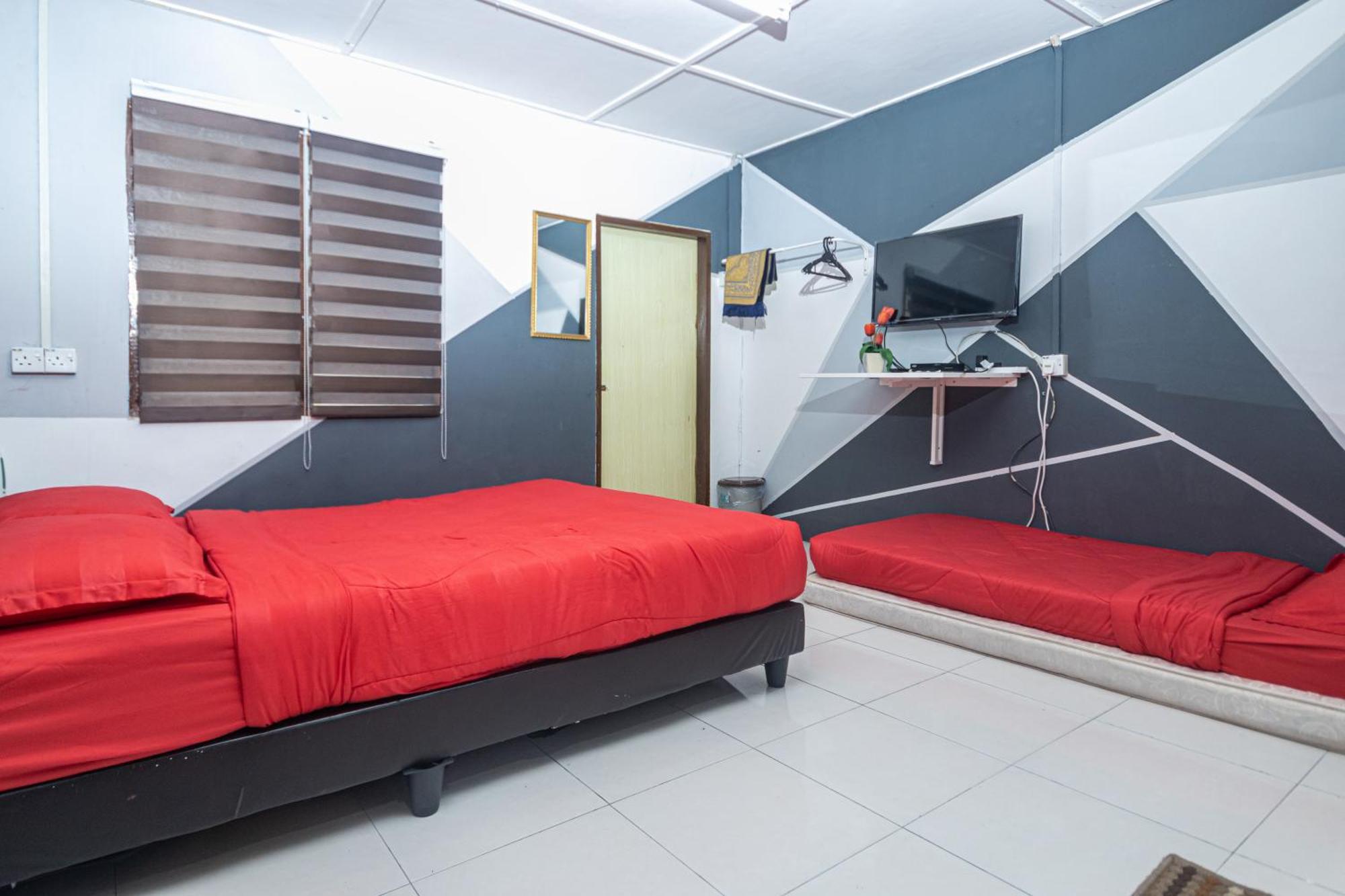 Aiza Homestay Opposite Abang Strawberry Taman Sedia Tanah Rata Exterior foto